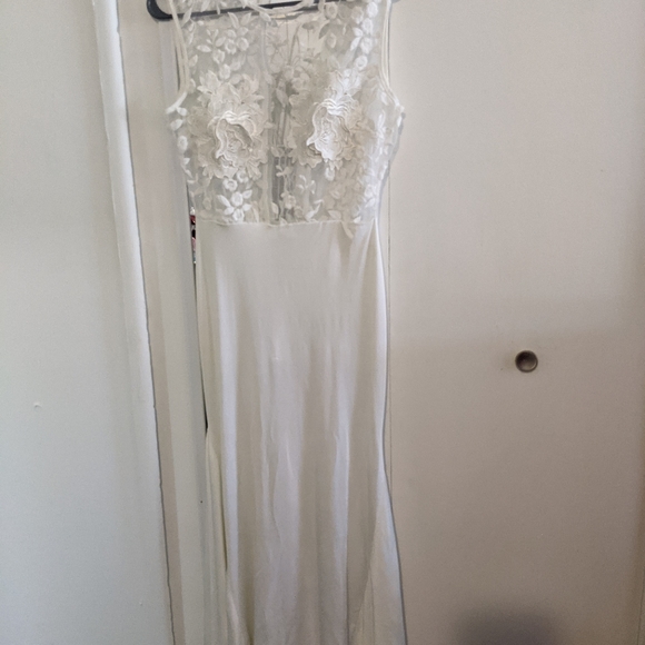 Dress - Picture 8 of 8